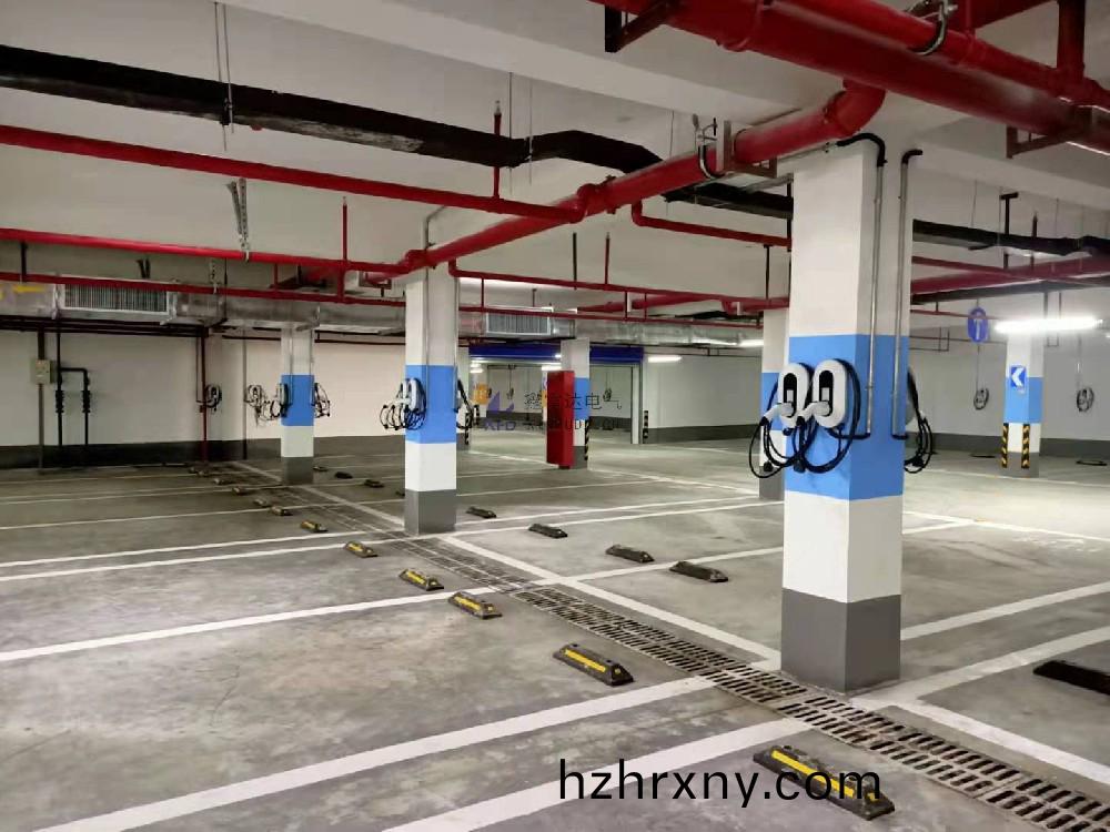 【鑫(xin)富達充電】充(chong)電(dian)樁安裝調試(shi) / 充電樁場站託筦(guan)專業(ye)第三方服務商